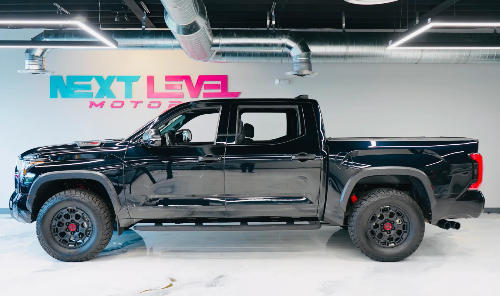 2024 Toyota Tundra Hybrid Crewmax gallery 2