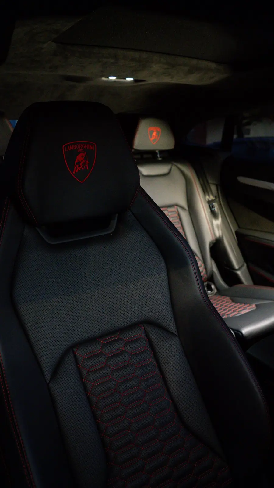 2022 Lamborghini Urus gallery 18