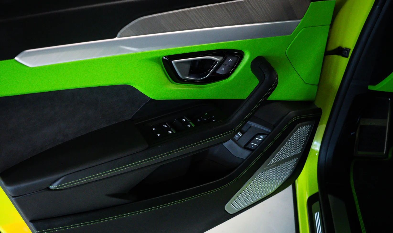 2023 Lamborghini Urus S gallery 19