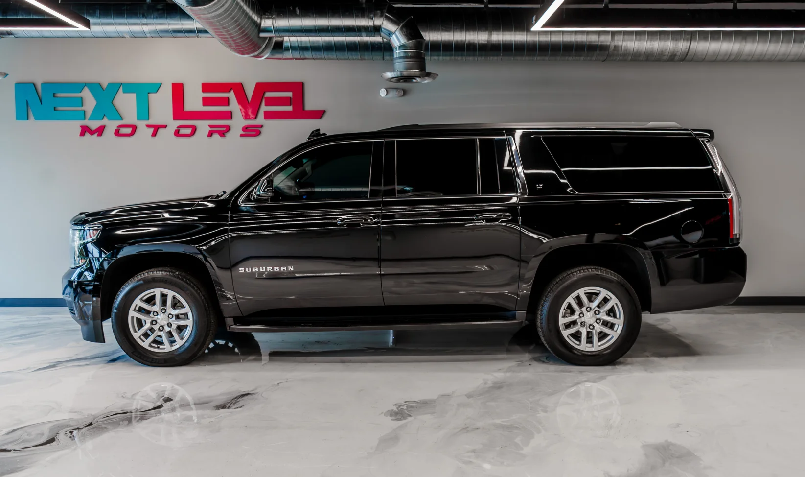 2019 Chevrolet Suburban Lt gallery 4