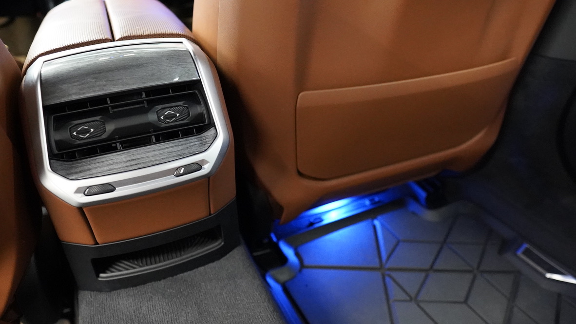 2024 BMW 750E gallery 15