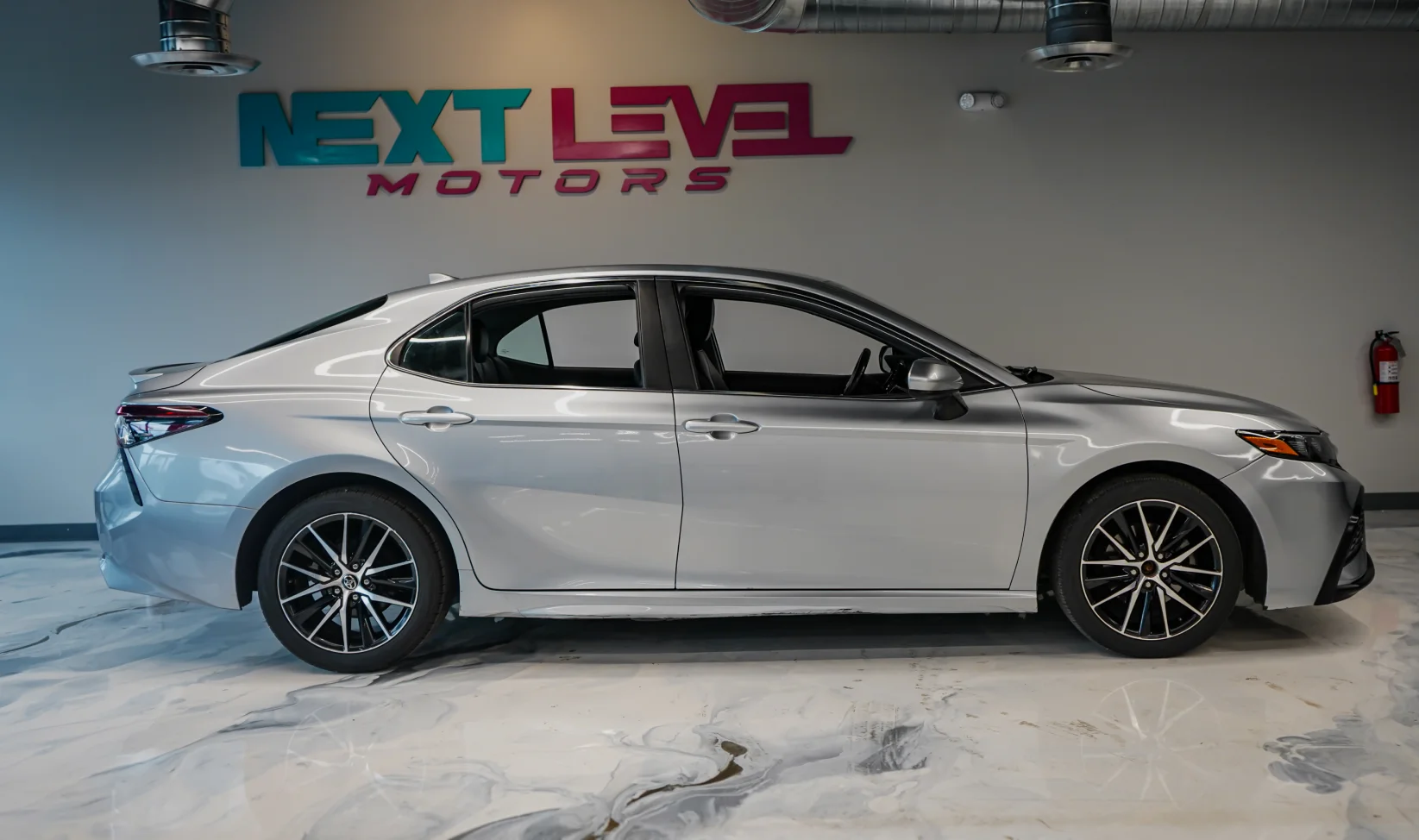 2021 Toyota Camry SE gallery 3