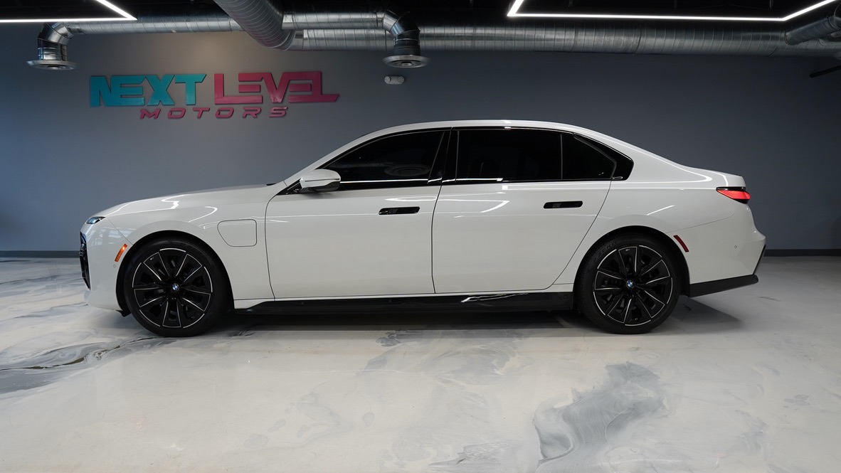 2024 BMW 750E gallery 4