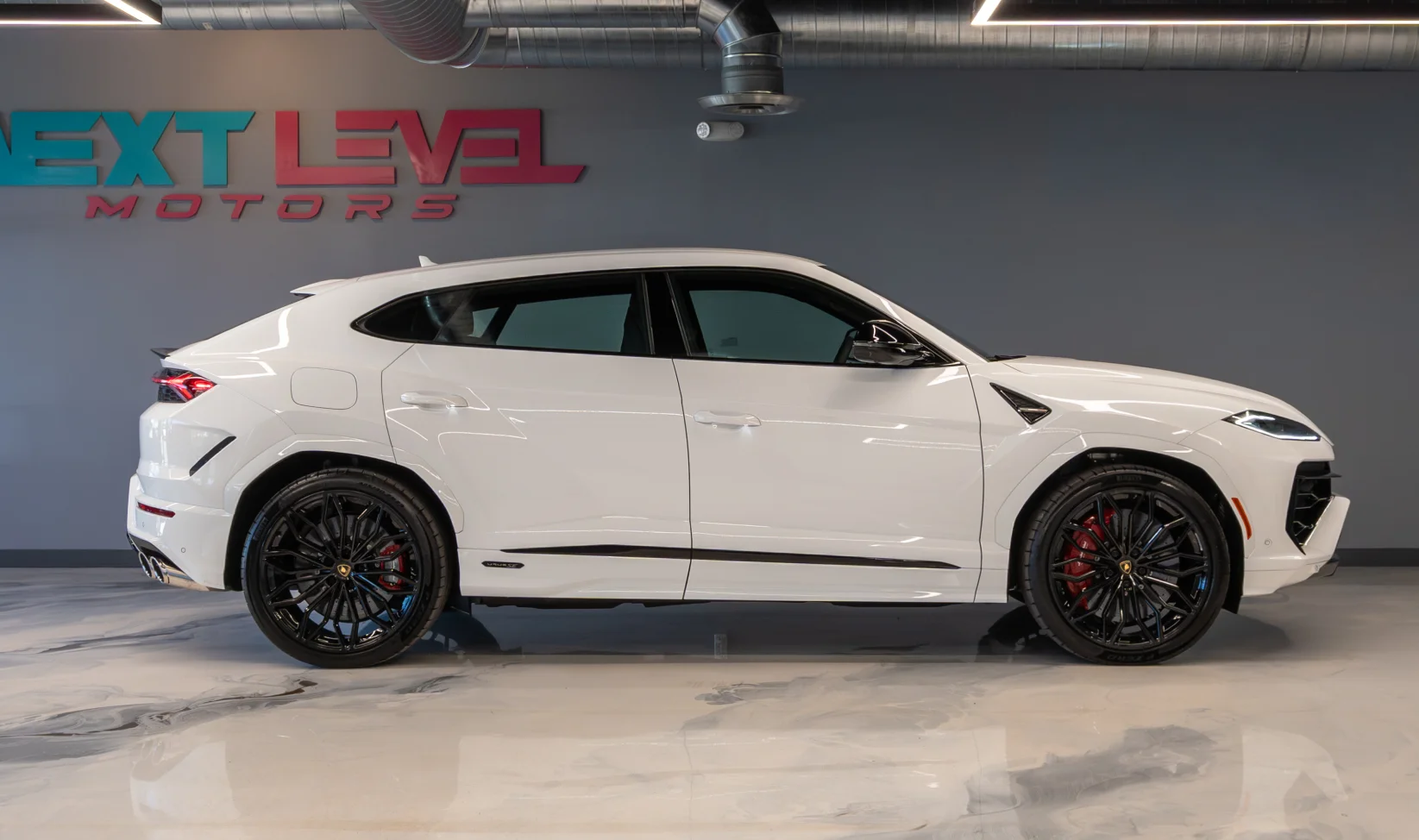 2025 Lamborghini Urus SE White gallery 3