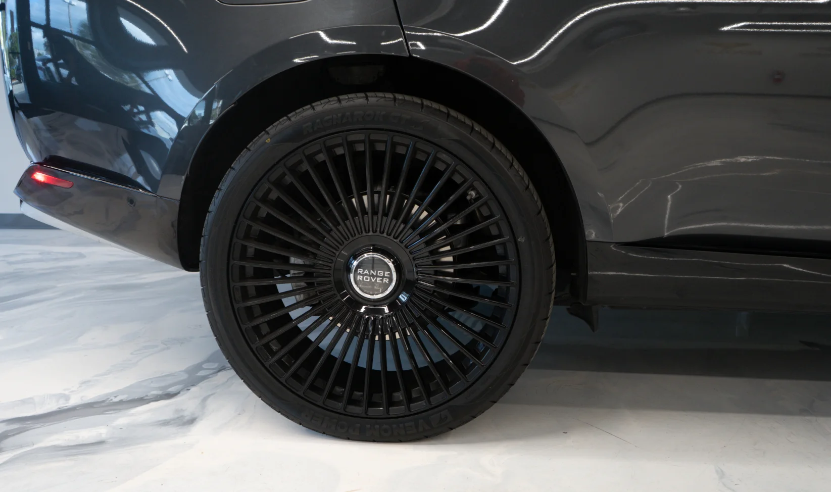 2023 Land Rover Range Rover SE gallery 8
