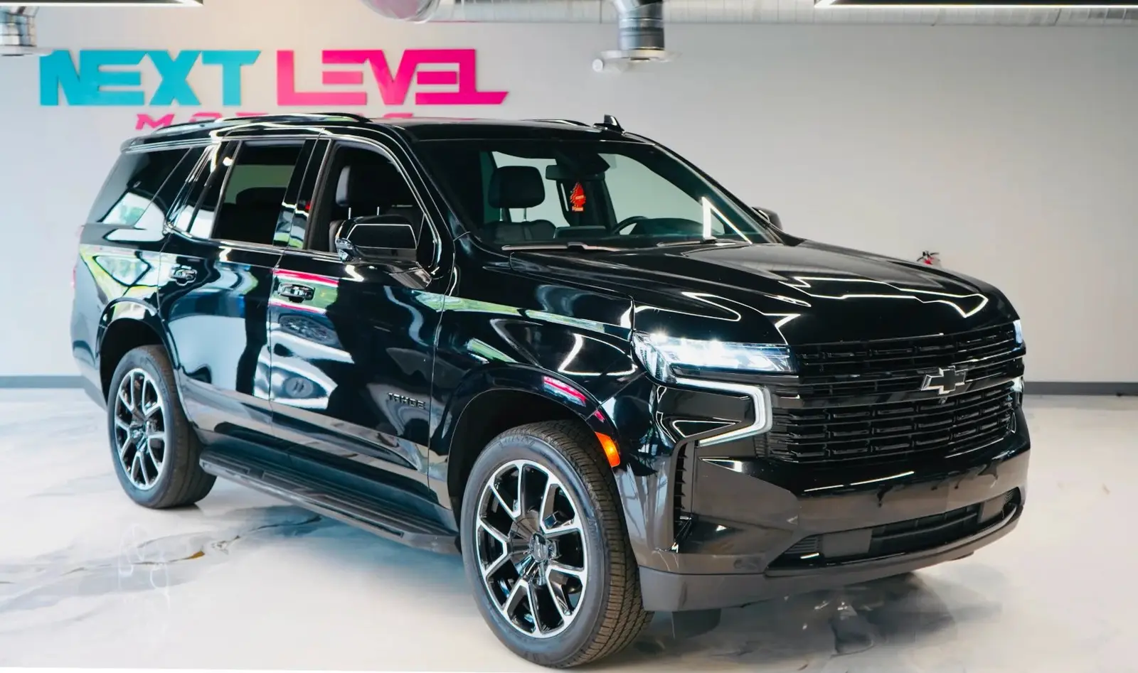 2023 Chevrolet Tahoe Black gallery 2