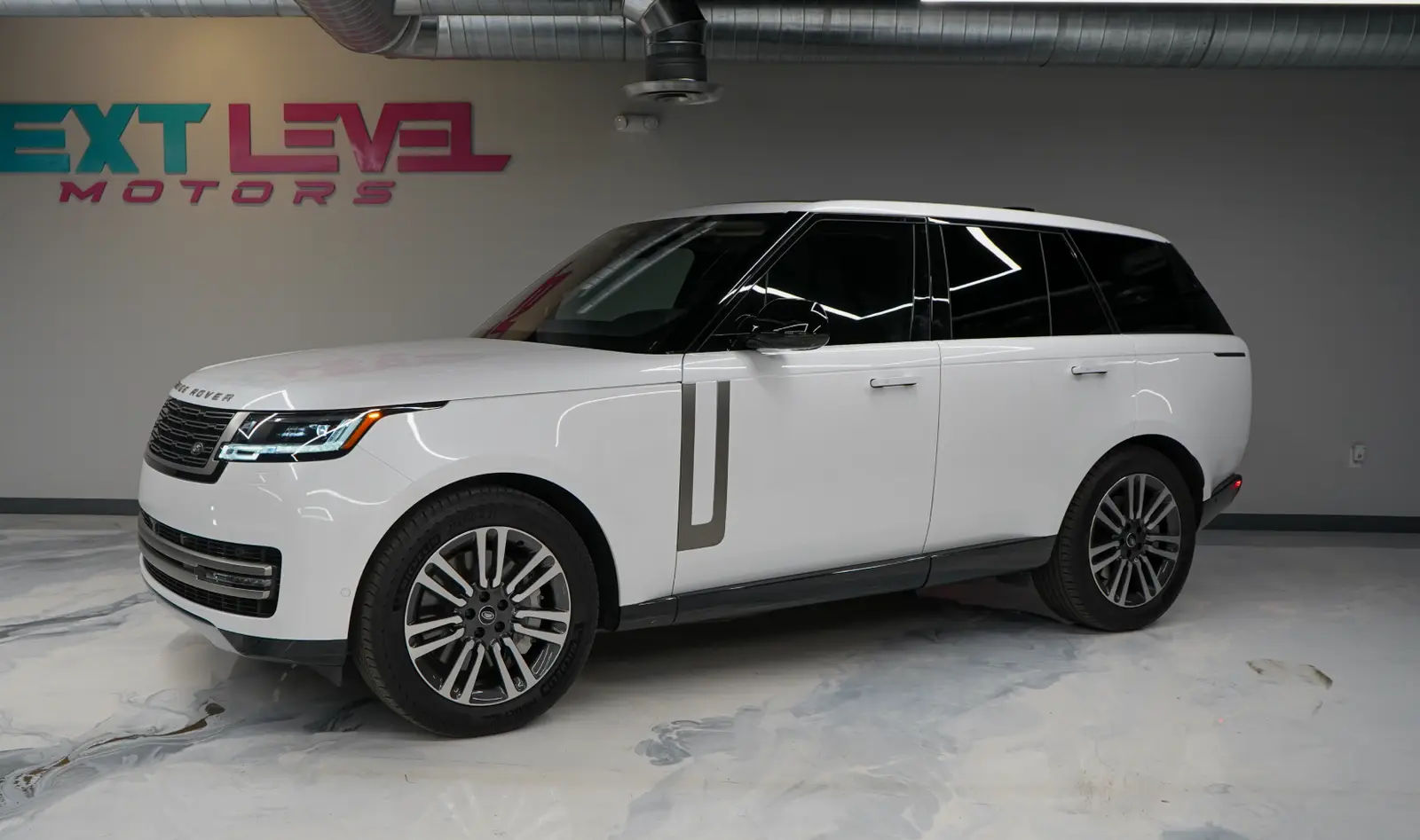 2024 Land Rover Range Rover SE gallery 2