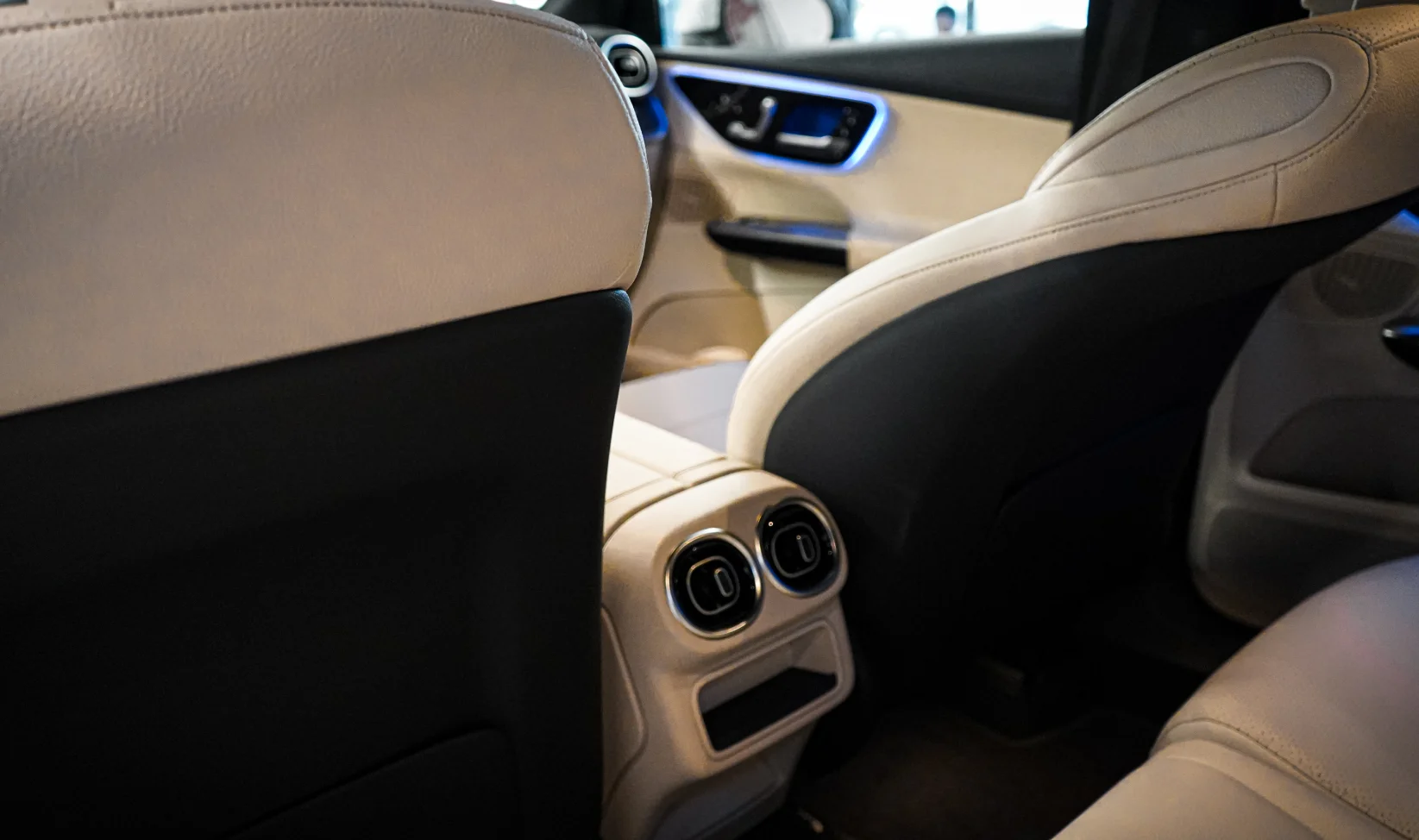 2024 Mercedes-Benz GLC 300 gallery 12