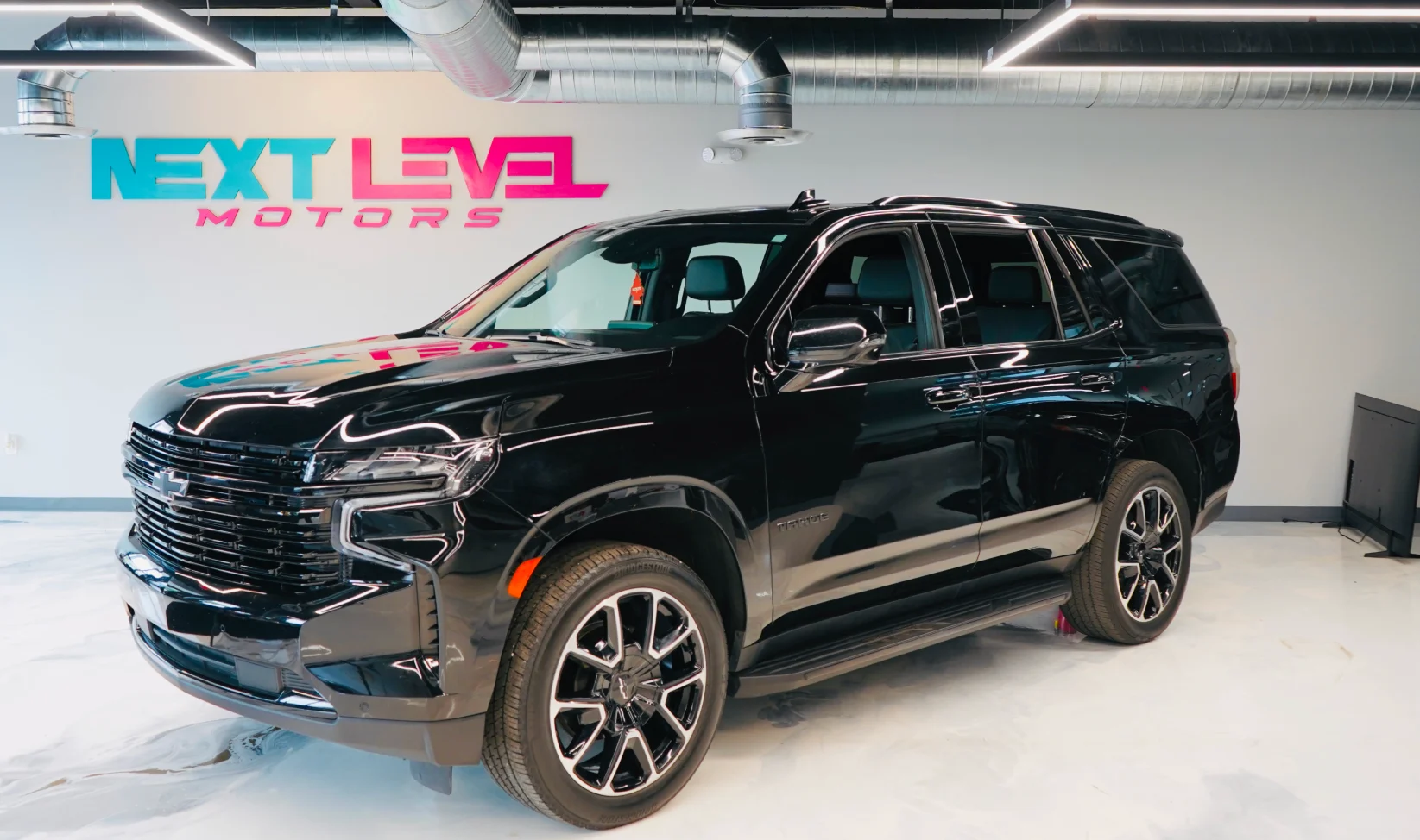 2023 Chevrolet Tahoe Black gallery 4
