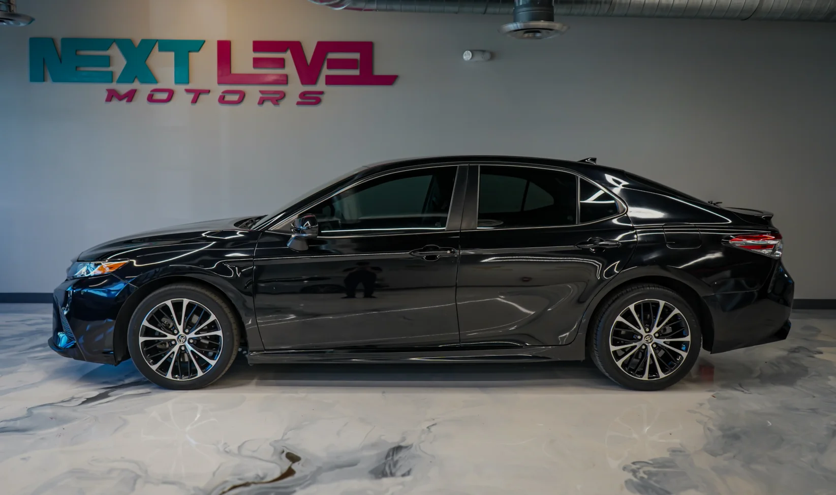 2020 Toyota Camry SE Black gallery 12