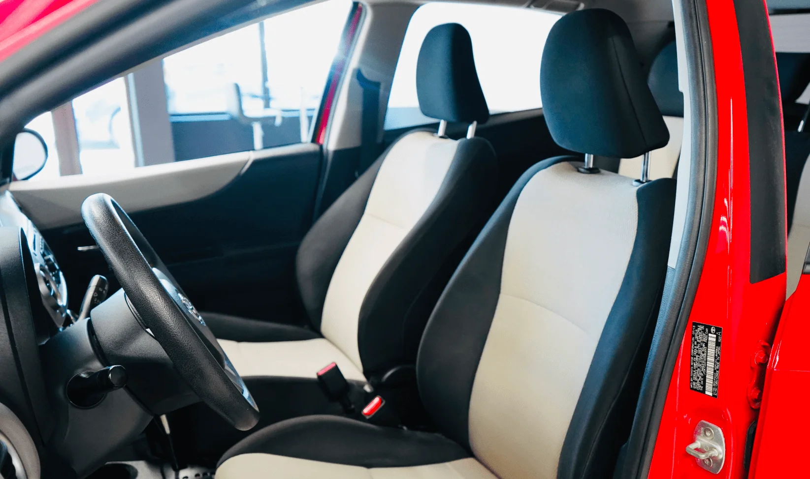 2014 Toyota Yaris 5-Door Le gallery 11