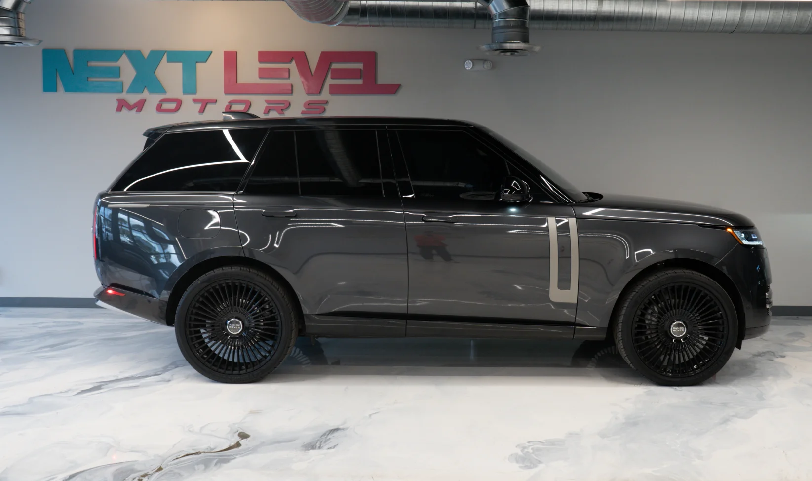 2023 Land Rover Range Rover SE gallery 3