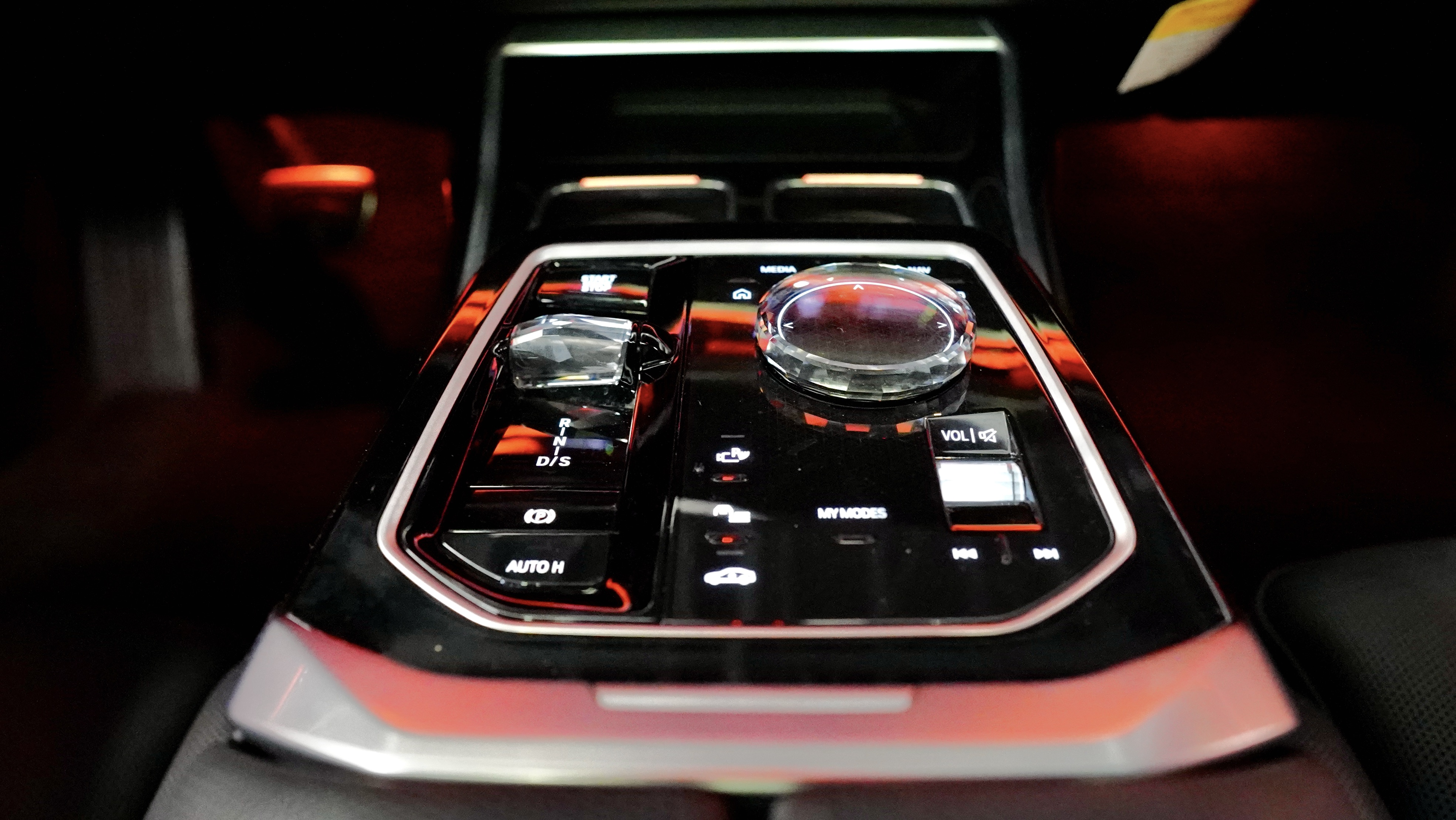 2026 BMW 750E xDrive gallery 14