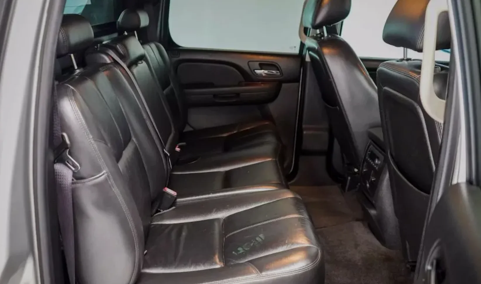 2010 Chevrolet Avalanche gallery 13