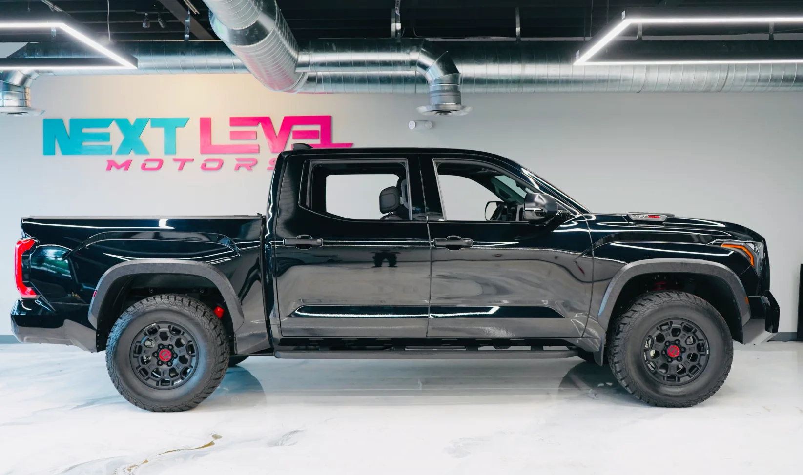 2024 Toyota Tundra Hybrid Crewmax gallery 3