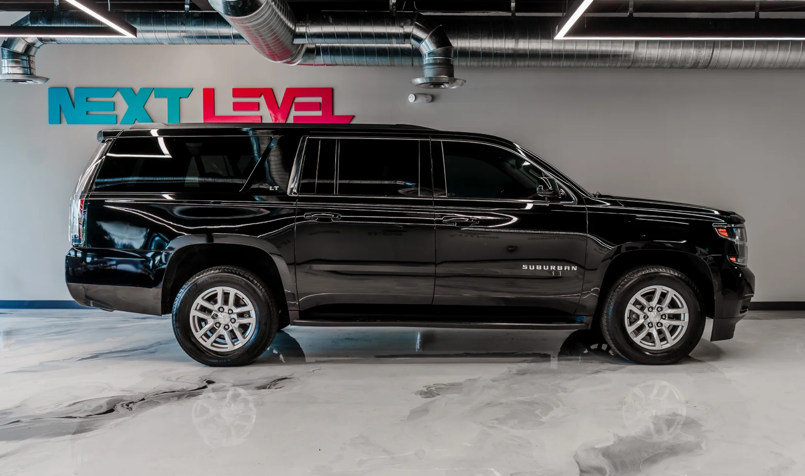 2019 Chevrolet Suburban Lt gallery 3