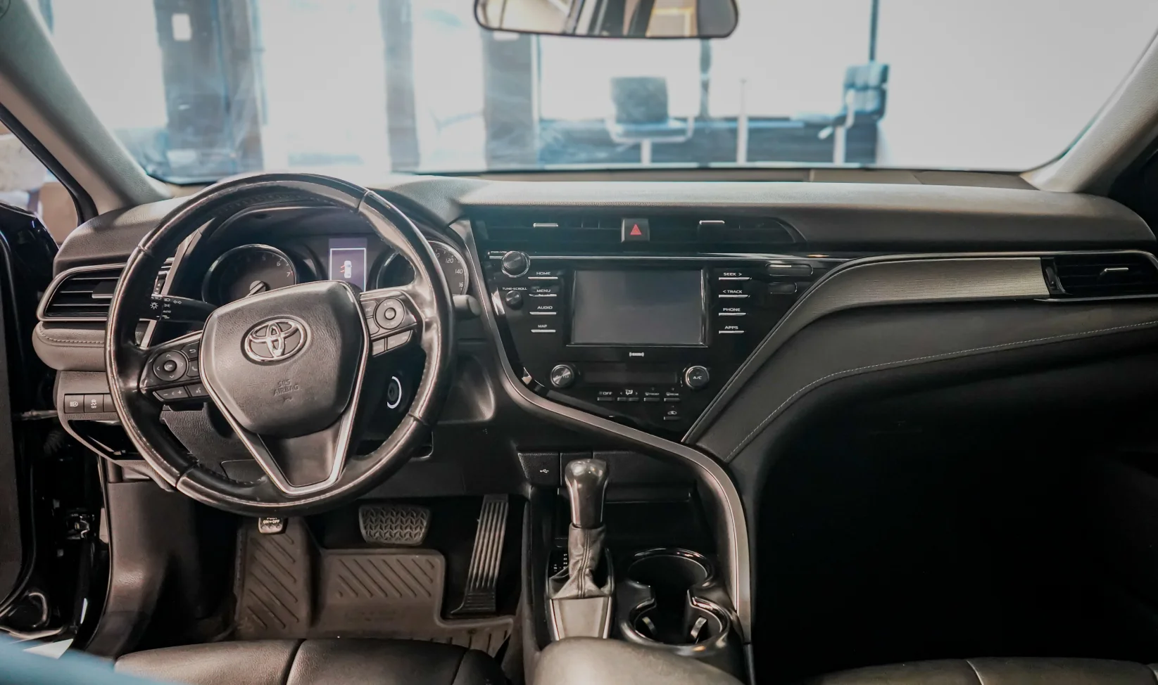 2020 Toyota Camry SE Black gallery 3