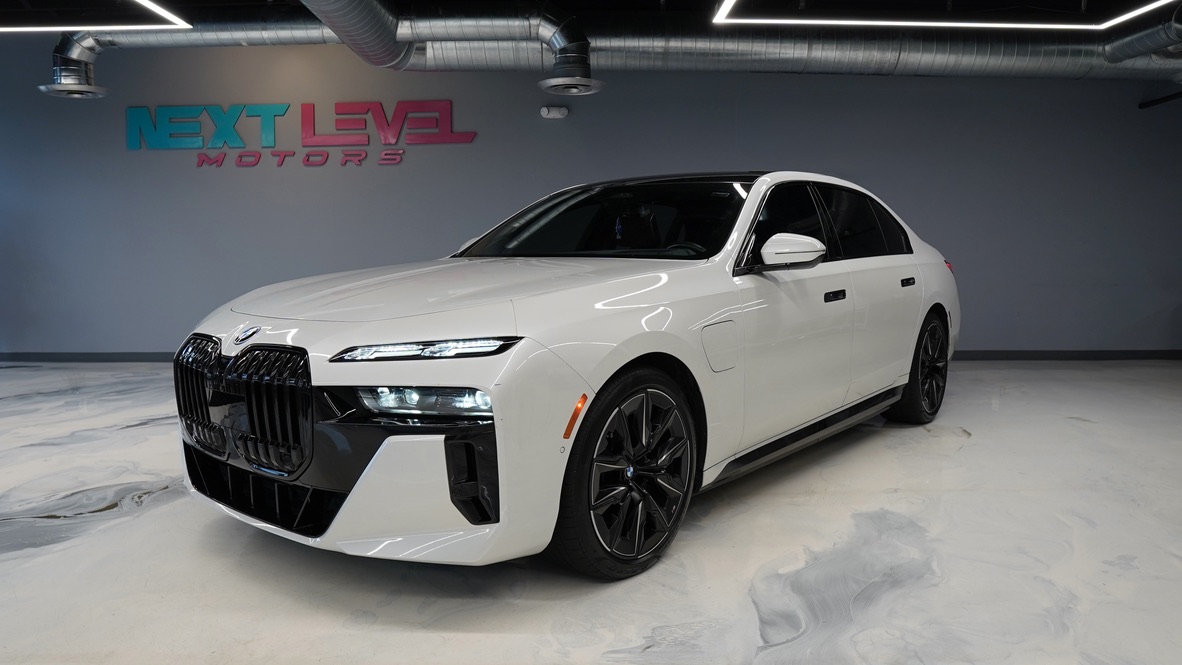 2024 BMW 750E gallery 2