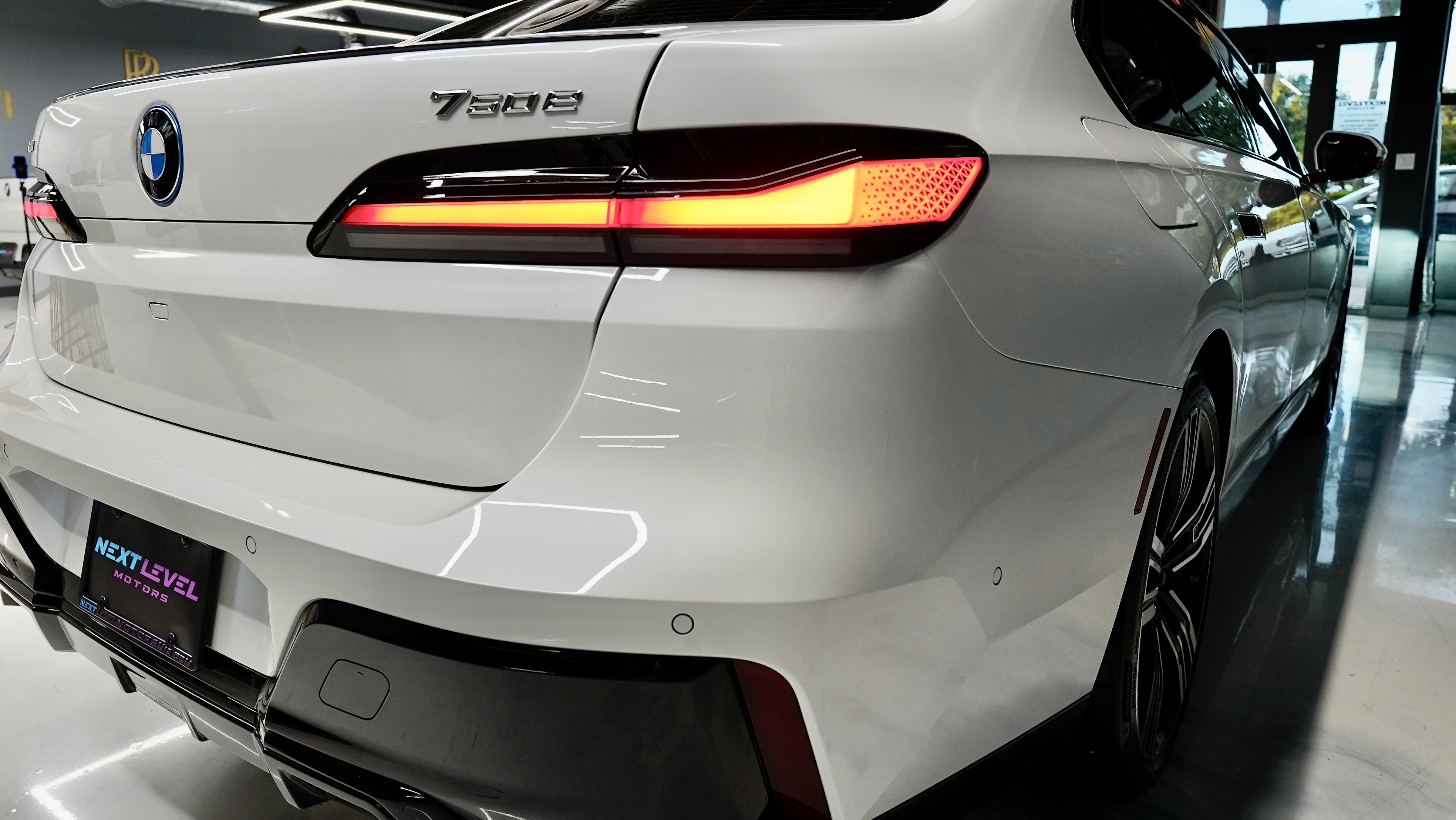 2026 BMW 750E xDrive gallery 10