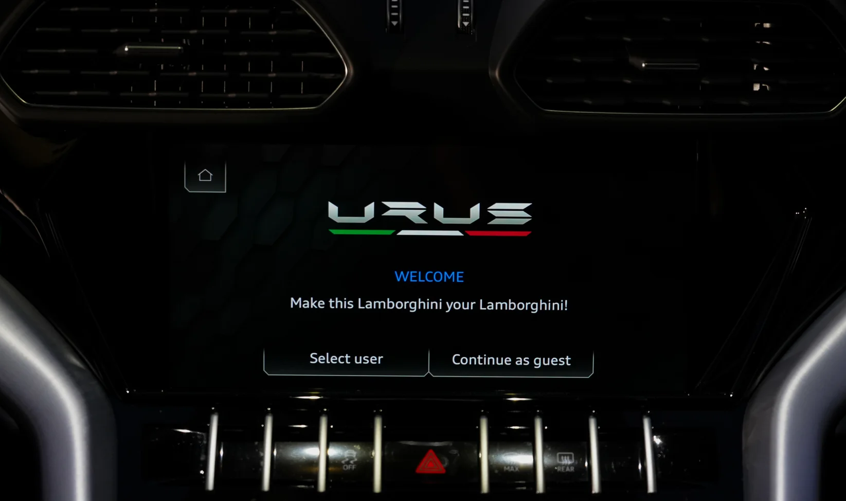 2022 Lamborghini Urus gallery 15