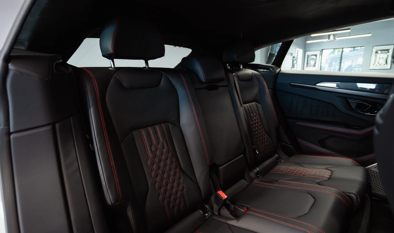 2025 Lamborghini Urus SE White gallery 15