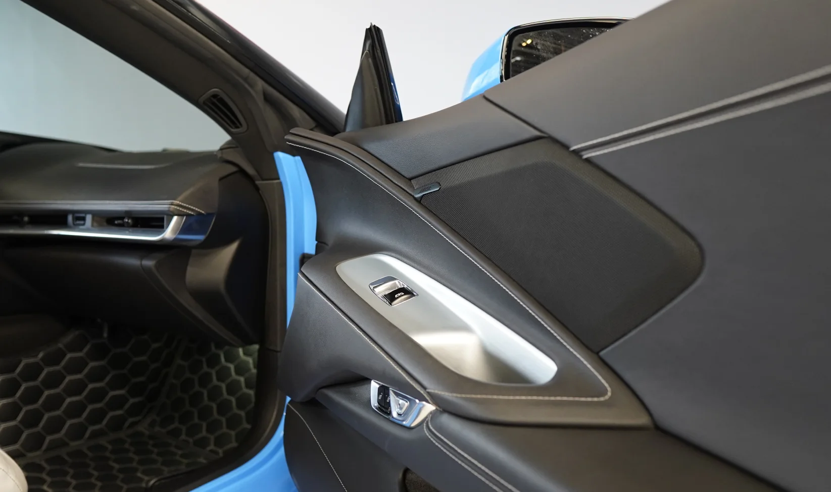2022 Chevrolet Corvette Stingray gallery 14