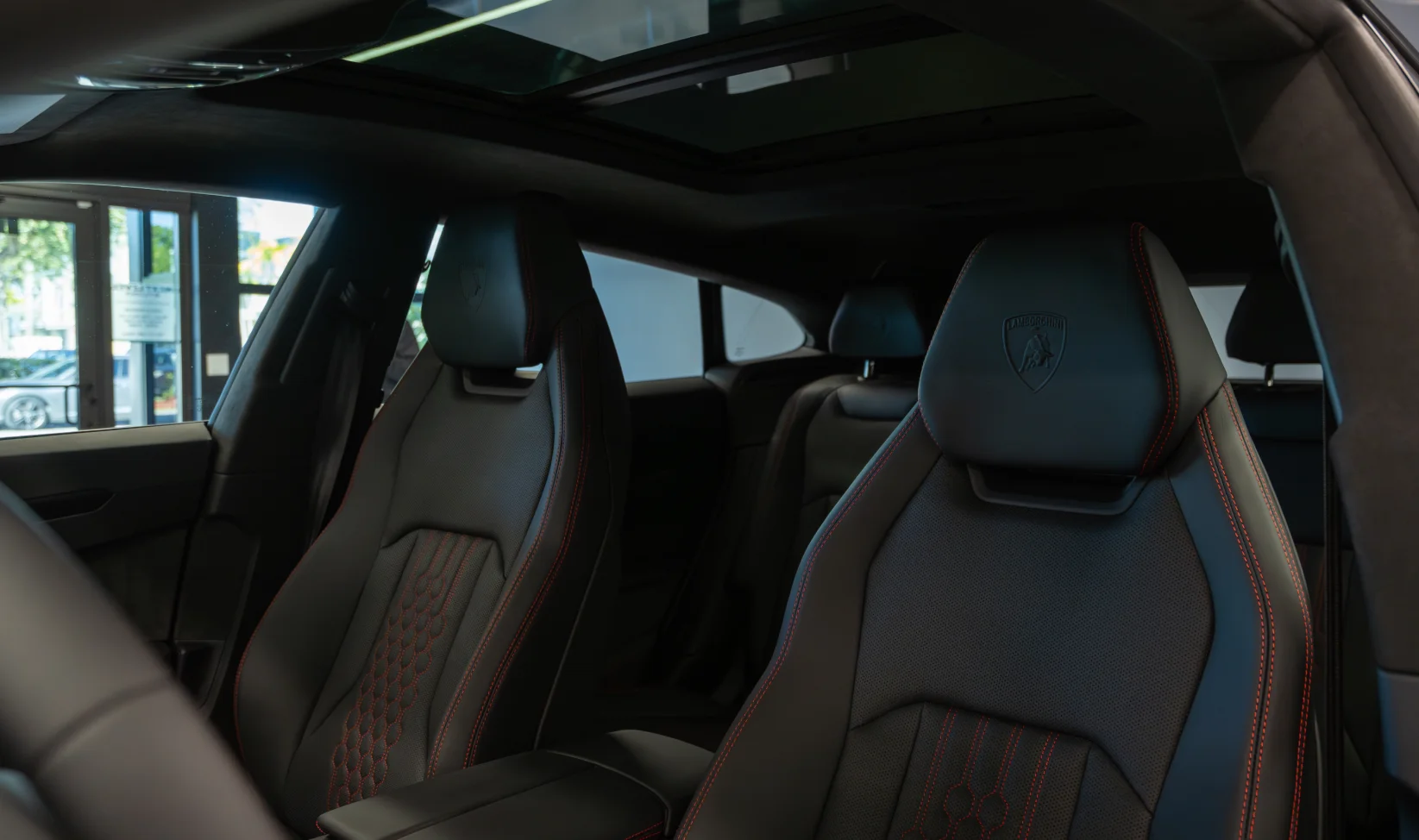 2025 Lamborghini Urus SE White gallery 18