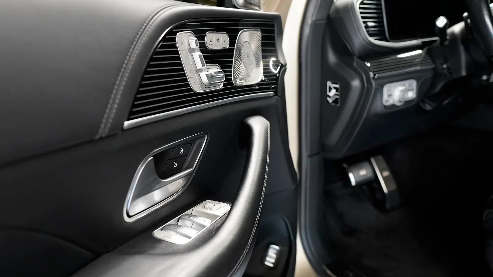 2021 Maybach GLS 600 gallery 13