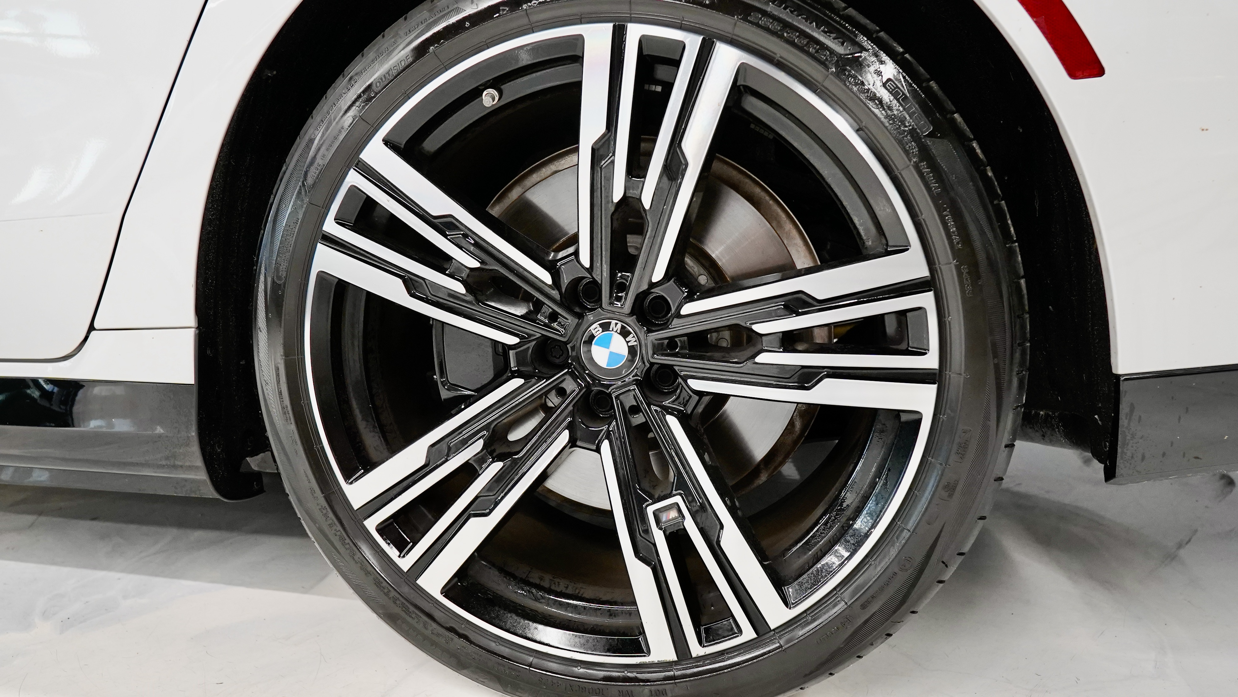2026 BMW 750E xDrive gallery 8