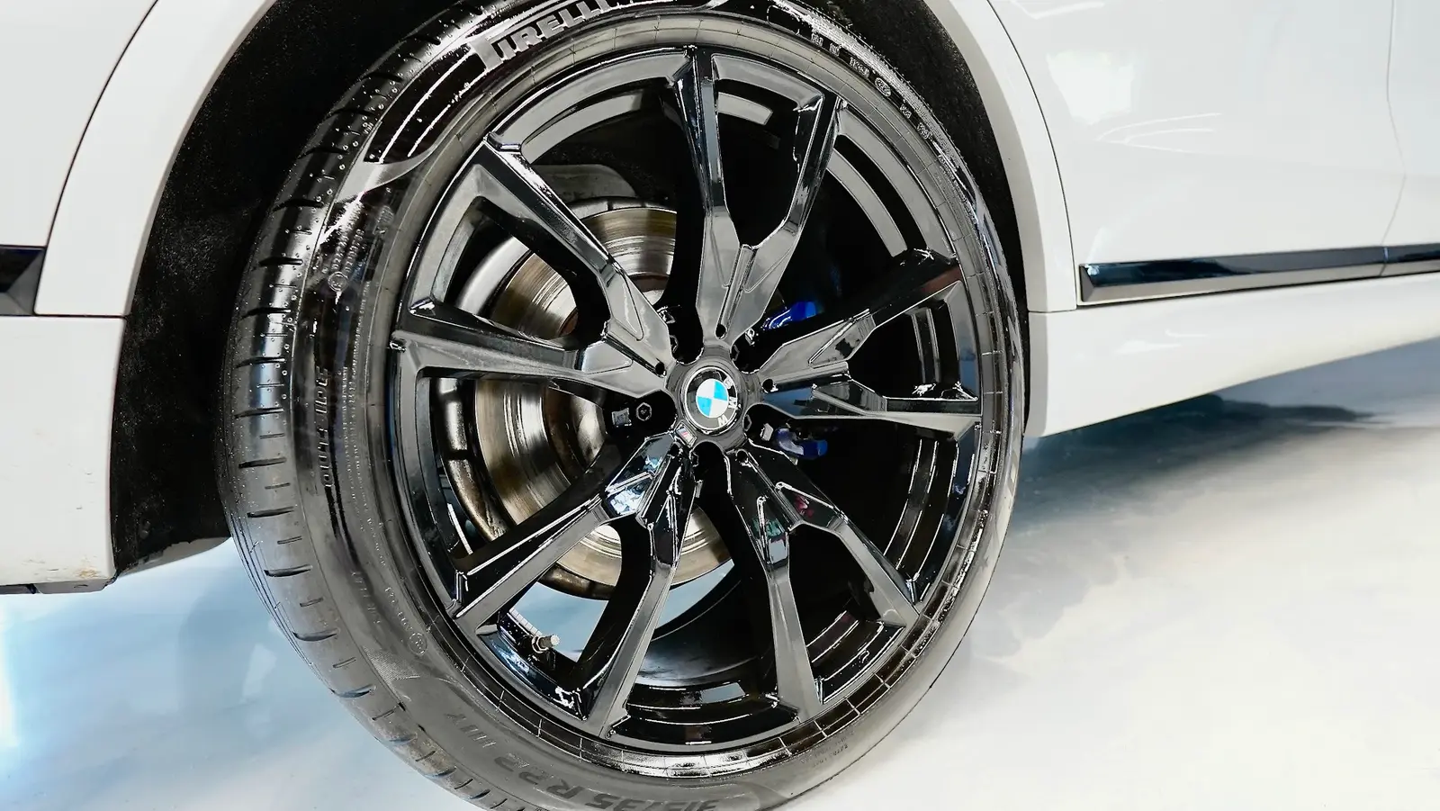 2026 BMW X7 gallery 10