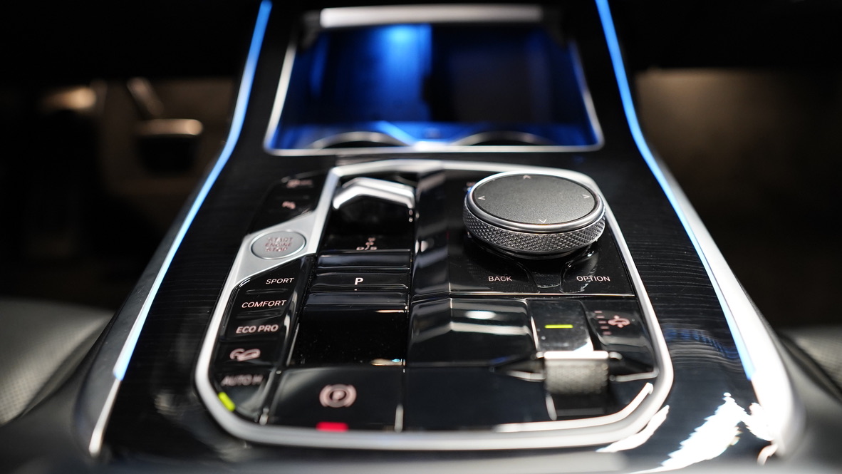 2026 BMW X7 gallery 17
