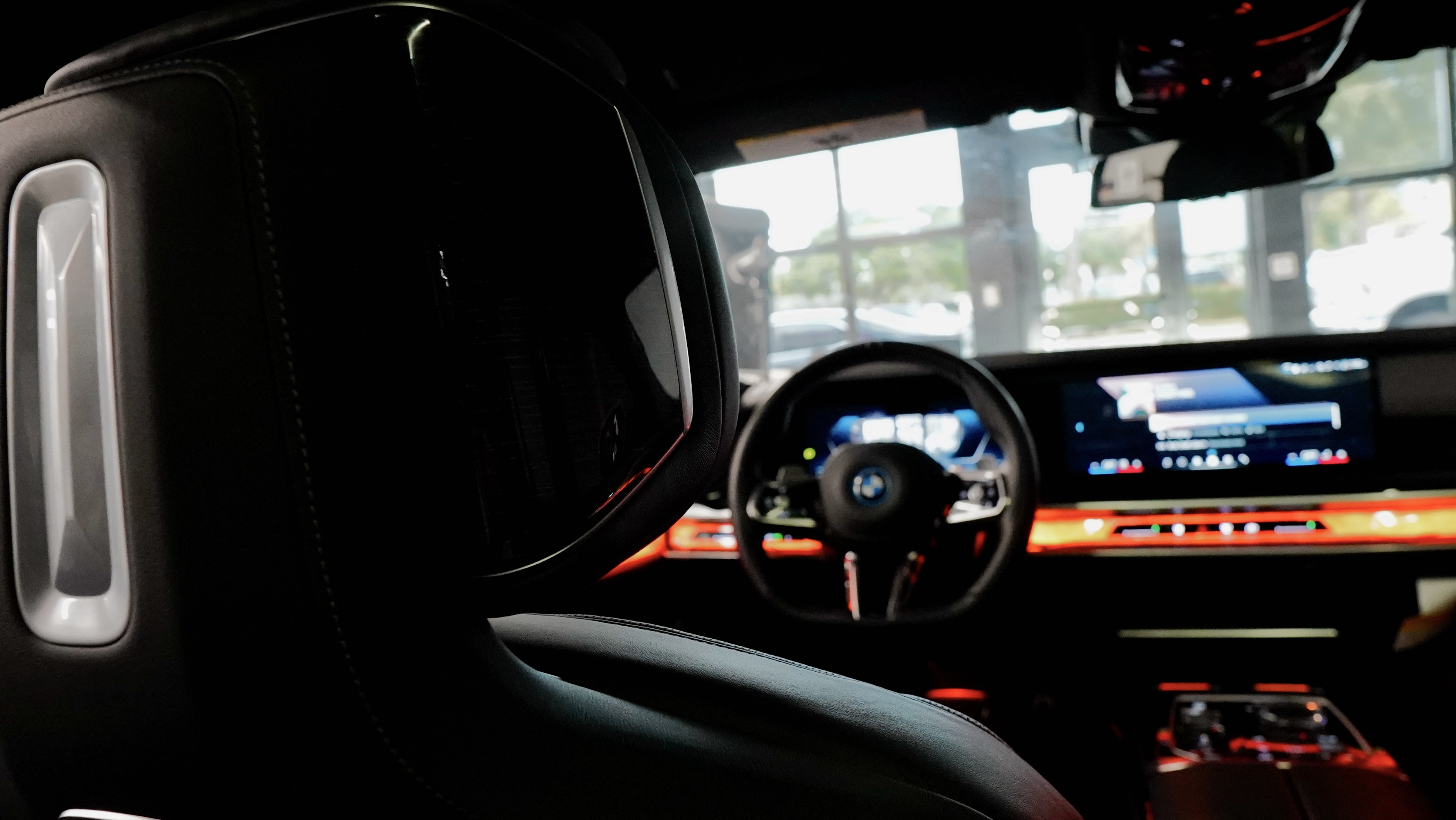 2026 BMW 750E xDrive gallery 12