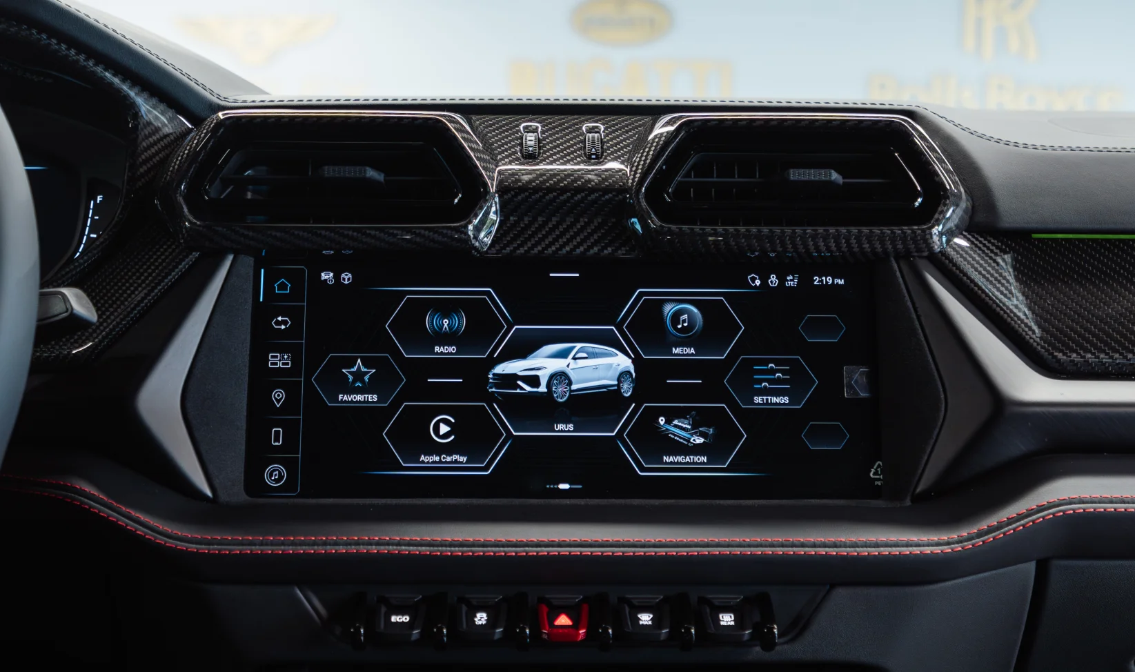 2025 Lamborghini Urus SE White gallery 17