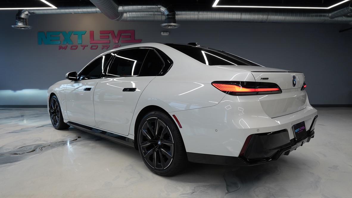 2024 BMW 750E gallery 5