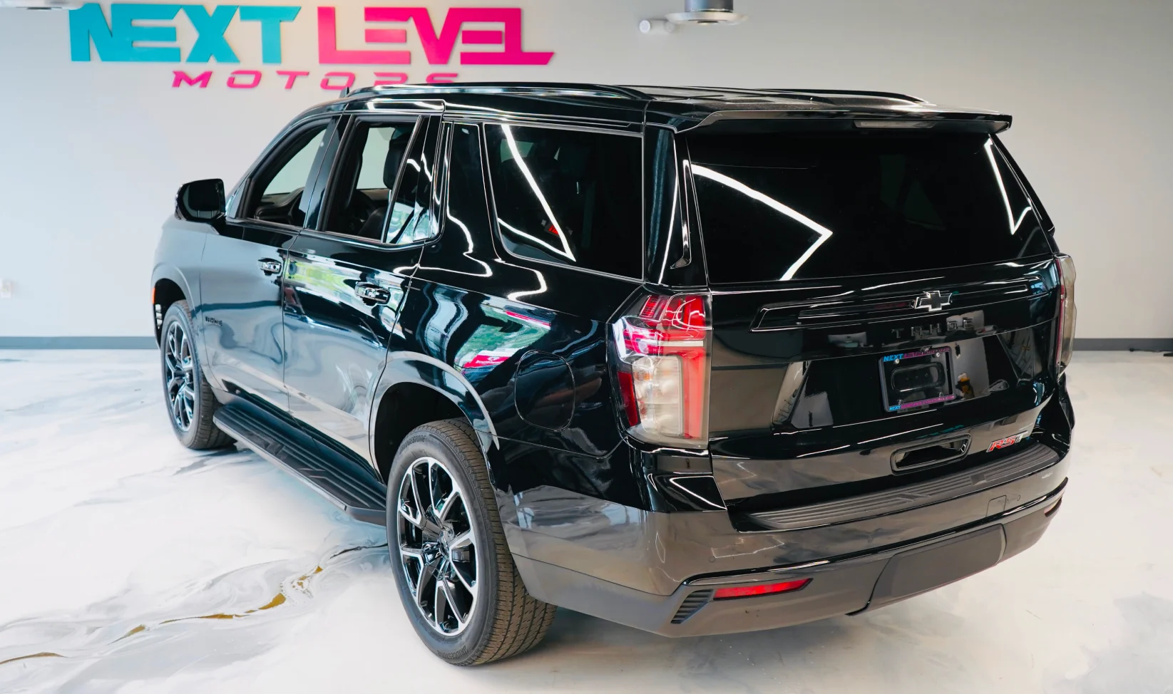 2023 Chevrolet Tahoe Black gallery 8