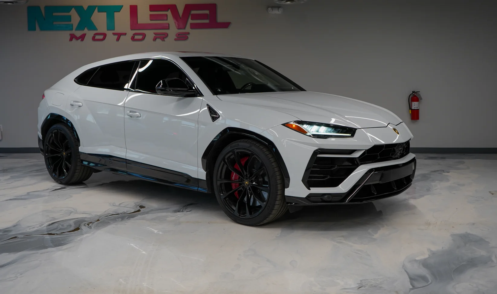 2022 Lamborghini Urus gallery 3