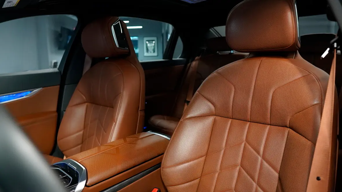 2024 BMW 750E gallery 14