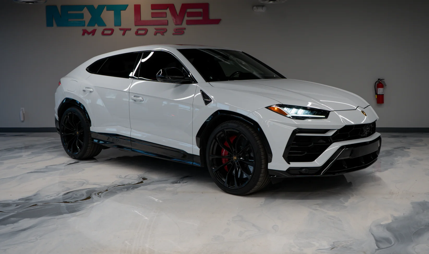 2022 Lamborghini Urus gallery 2