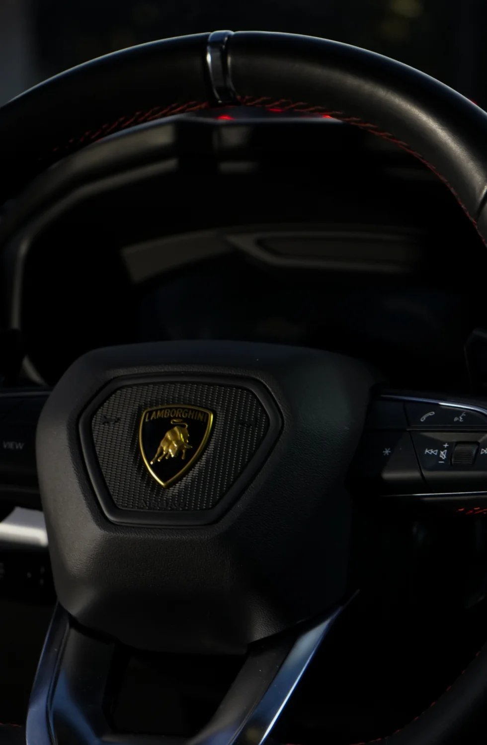 2022 Lamborghini Urus gallery 10
