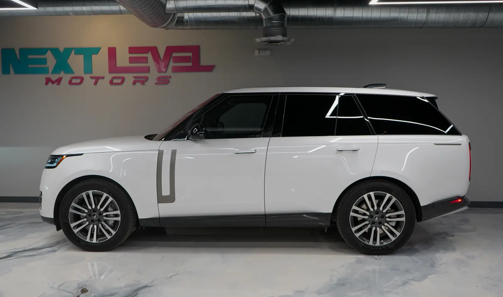 2024 Land Rover Range Rover SE gallery 4