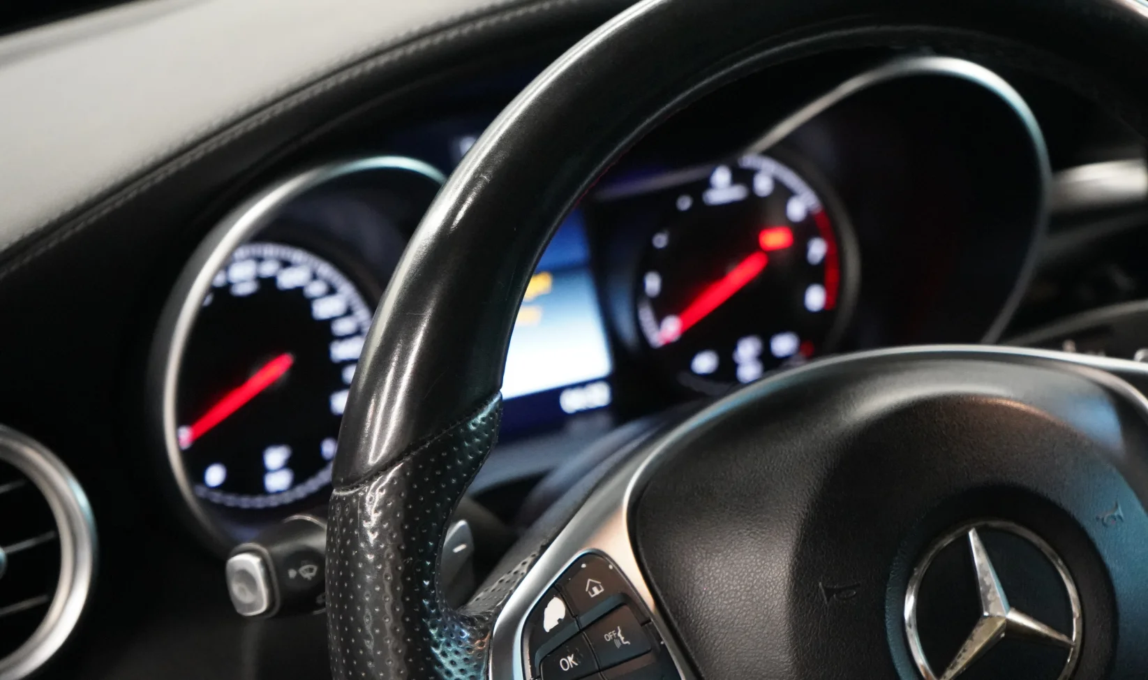 2021 Mercedes-Benz C300 Coupe gallery 12