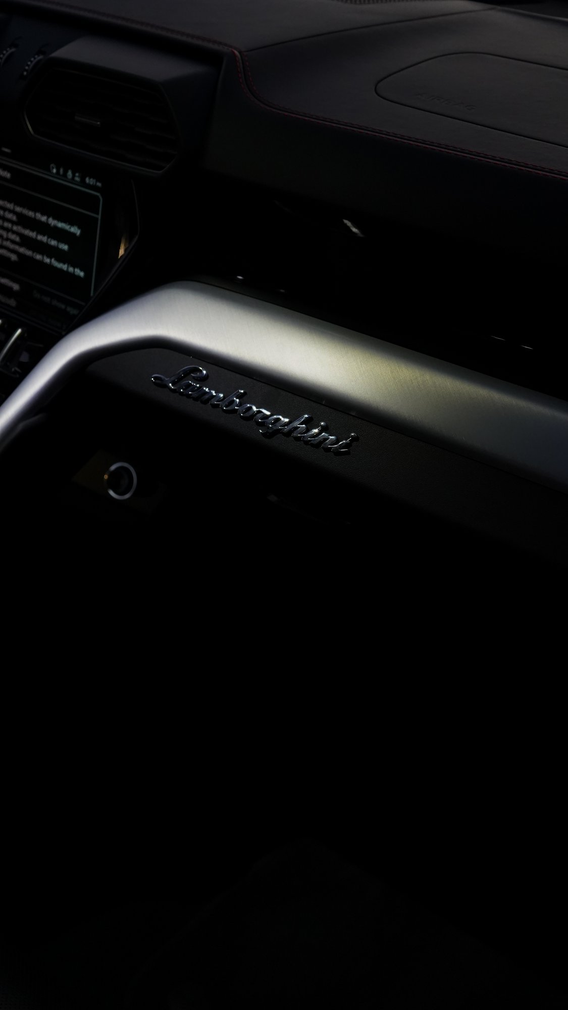 2022 Lamborghini Urus gallery 16