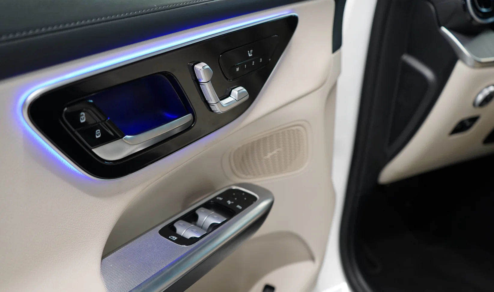 2024 Mercedes-Benz GLC 300 gallery 14