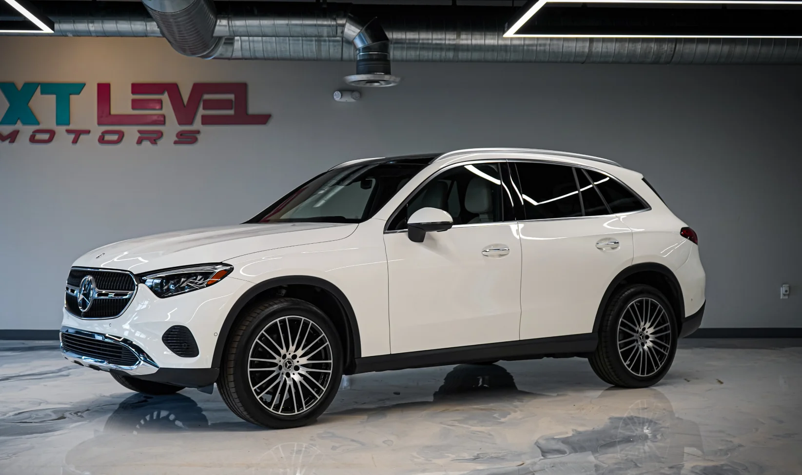 2024 Mercedes-Benz GLC 300 gallery 2