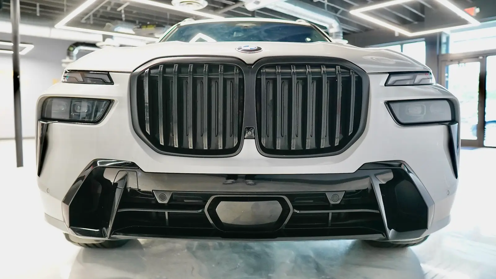 2026 BMW X7 gallery 9