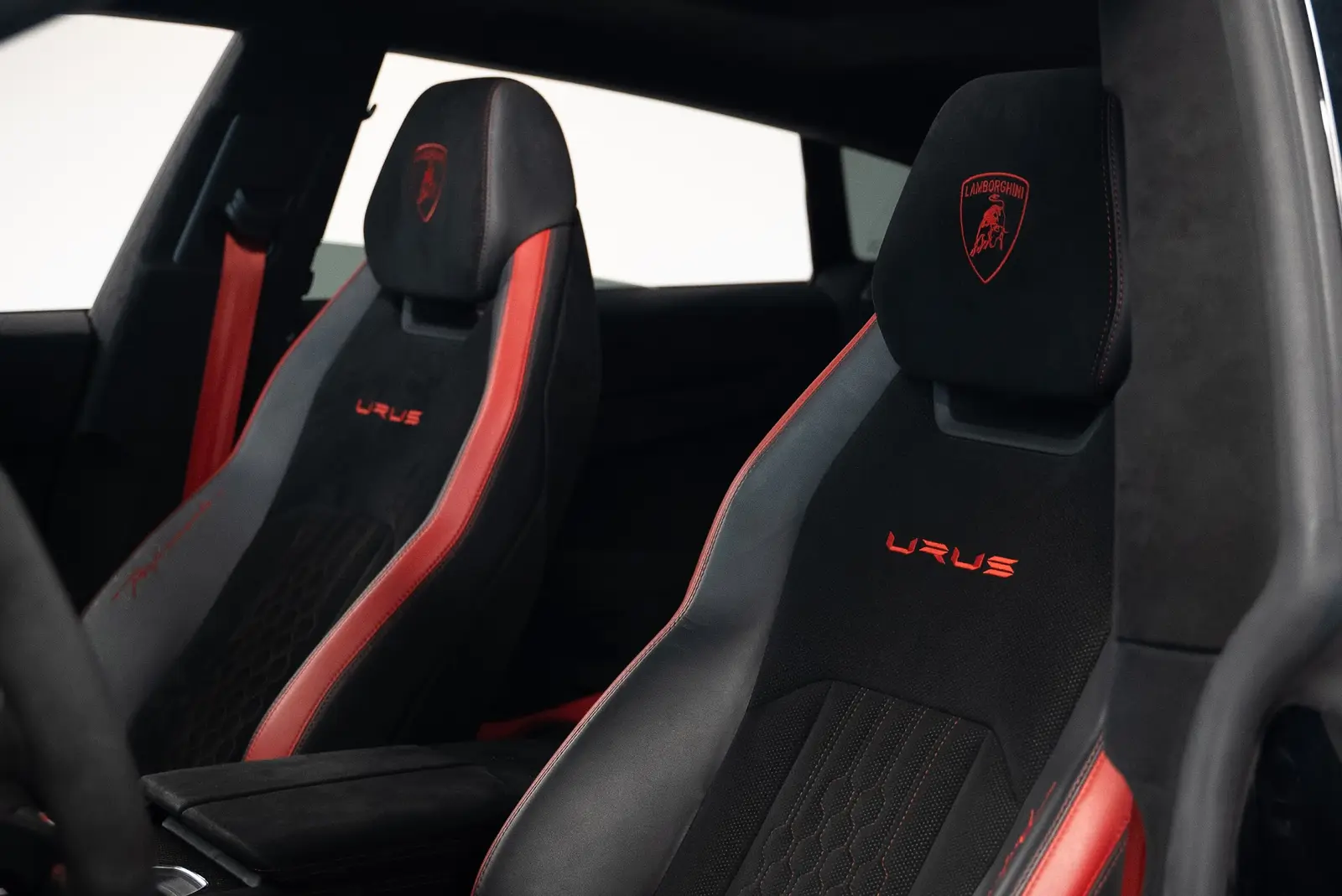 2023 Lamborghini Urus Performante gallery 14