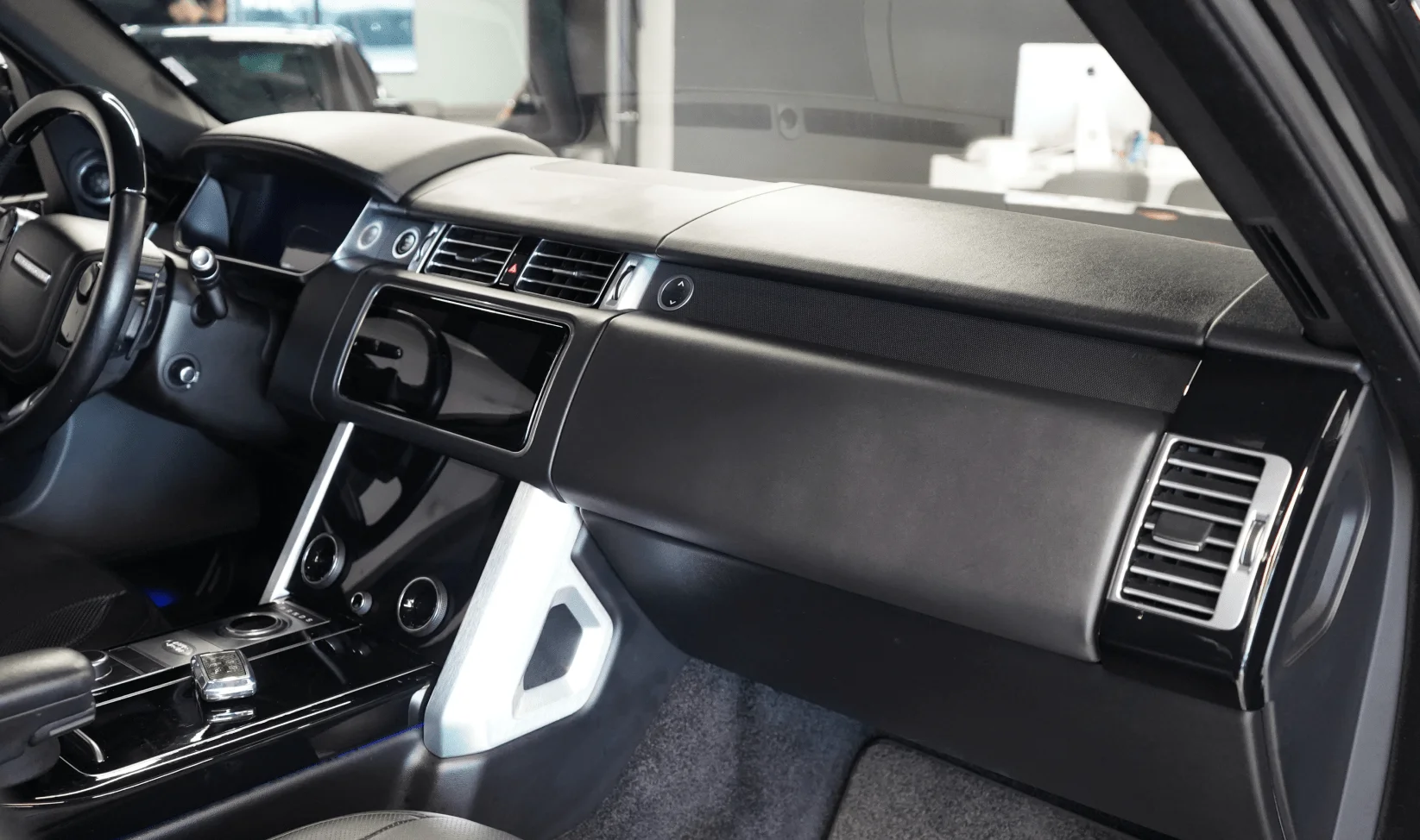 2021 Land Rover Range Rover gallery 17