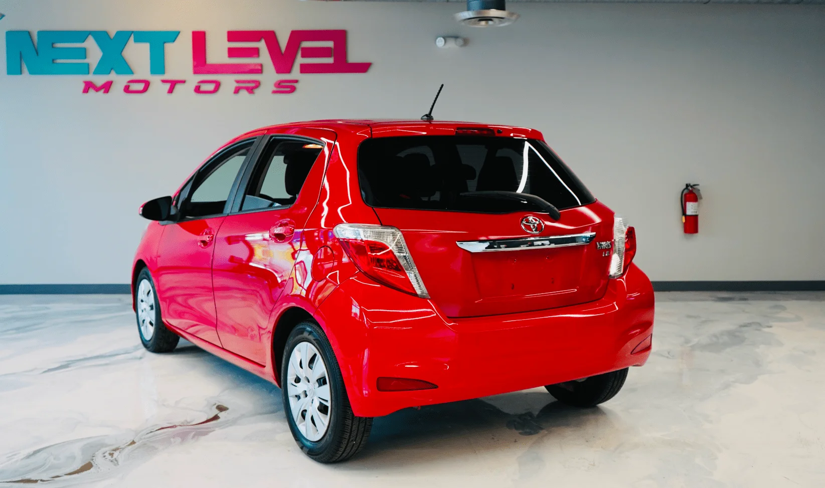 2014 Toyota Yaris 5-Door Le gallery 4