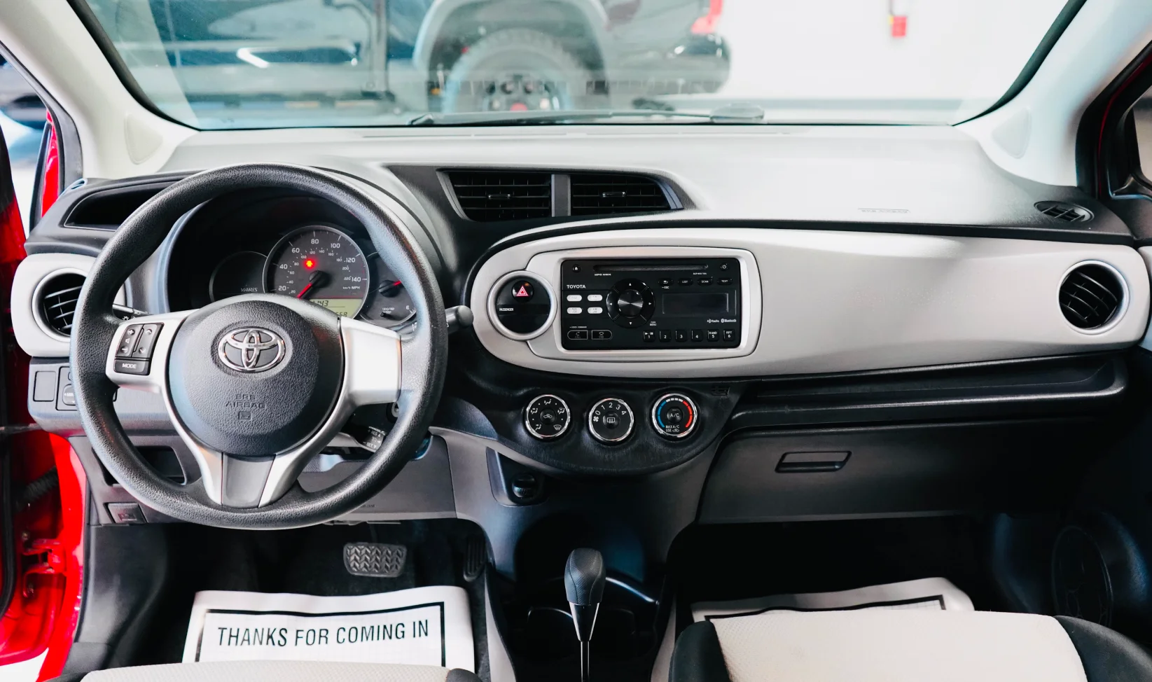 2014 Toyota Yaris 5-Door Le gallery 15