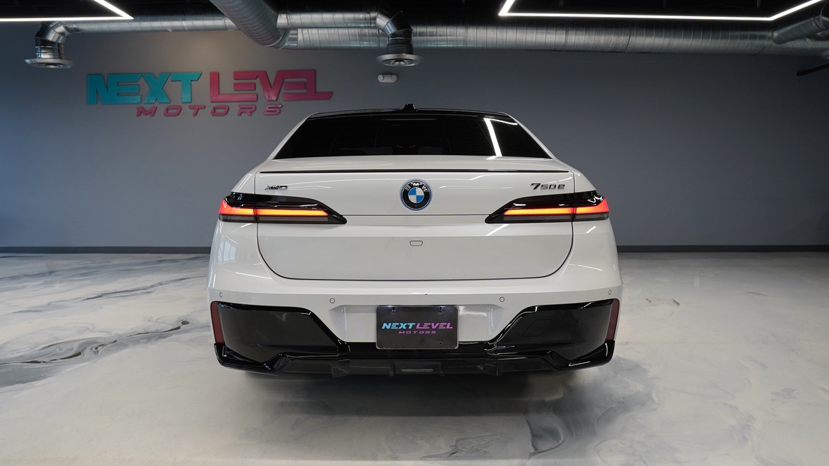 2024 BMW 750E gallery 7